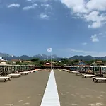 Vila Exclusive Loft 300mt By The Sea Dei Marmi Forte dei Marmi