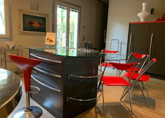 Вілла Exclusive Loft 300mt By The Sea Dei Marmi