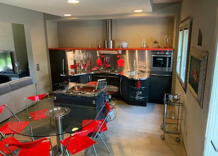 Вілла Exclusive Loft 300mt By The Sea Dei Marmi *