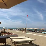 Exclusive Loft 300mt By The Sea Dei Marmi