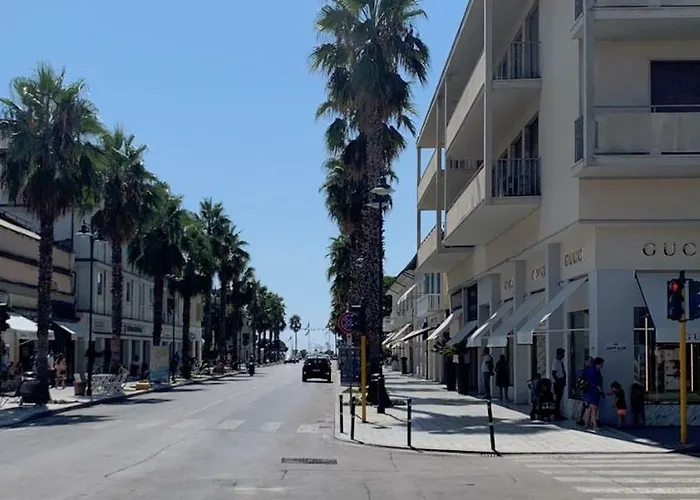 빌라 Exclusive Loft 300mt By The Sea Dei Marmi